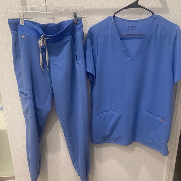 Figs Pants - Figs Women’s Blue V-Neck Scrub Top and Jogger Pants